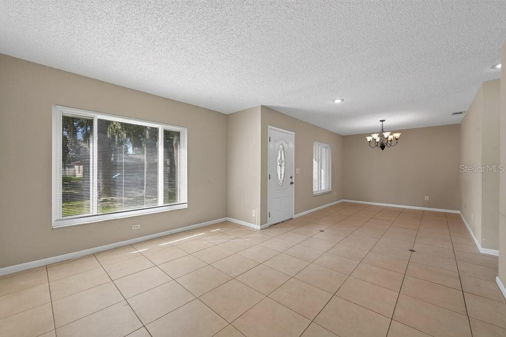 Single Family Residence at 518 WYNNWOOD DR, BRANDON, photo 10 of 64