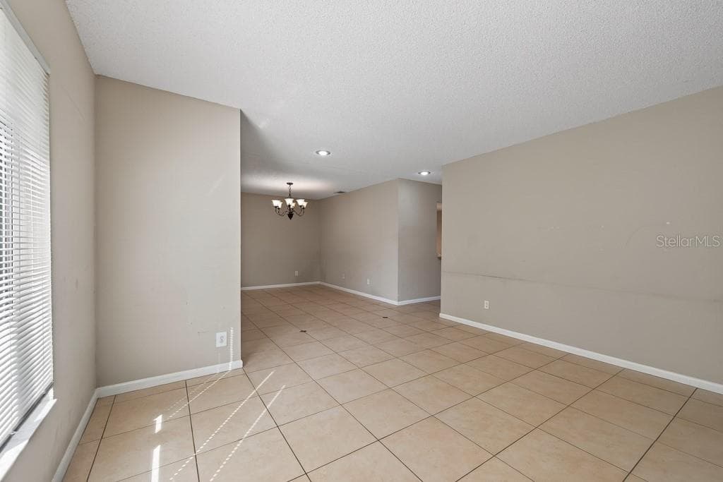 Single Family Residence at 518 WYNNWOOD DR, BRANDON, photo 12 of 64