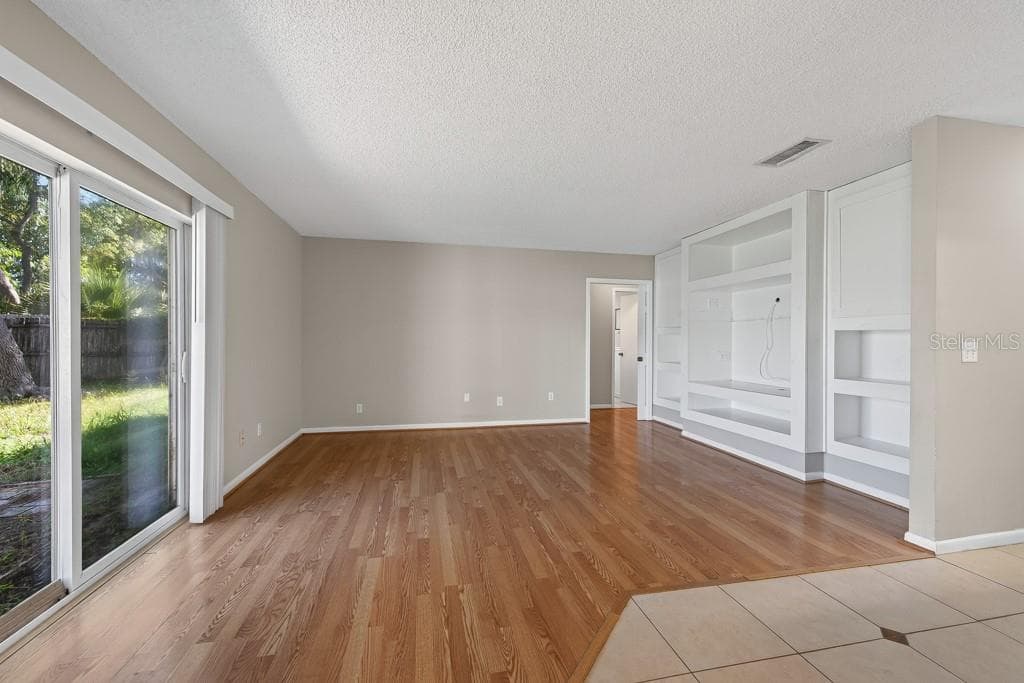 Single Family Residence at 518 WYNNWOOD DR, BRANDON, photo 16 of 64