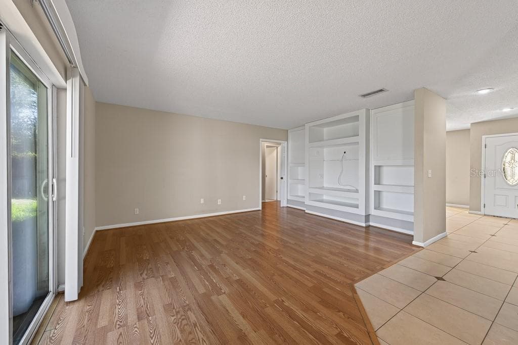 Single Family Residence at 518 WYNNWOOD DR, BRANDON, photo 17 of 64