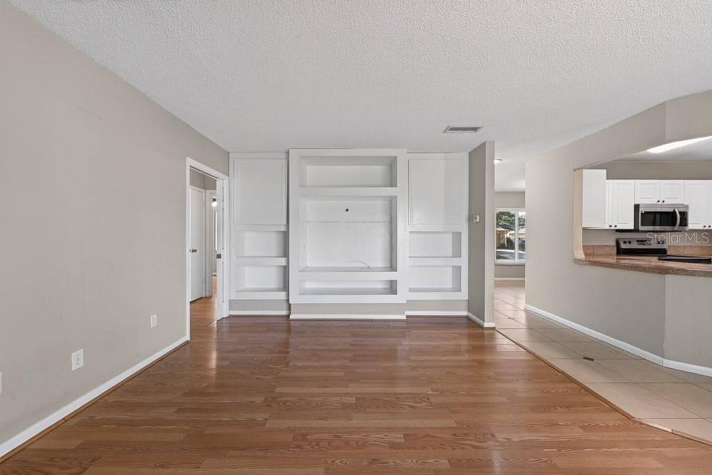 Single Family Residence at 518 WYNNWOOD DR, BRANDON, photo 18 of 64