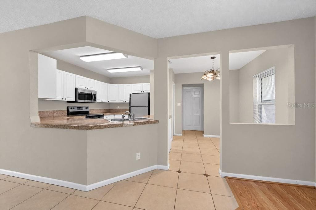Single Family Residence at 518 WYNNWOOD DR, BRANDON, photo 21 of 64