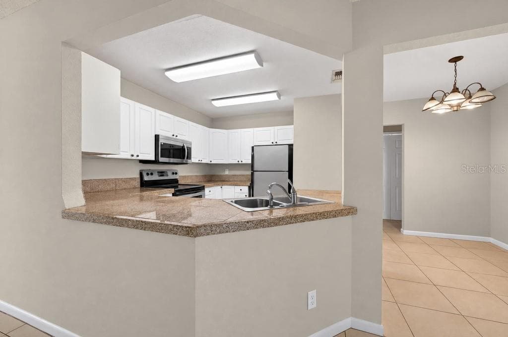 Single Family Residence at 518 WYNNWOOD DR, BRANDON, photo 22 of 64