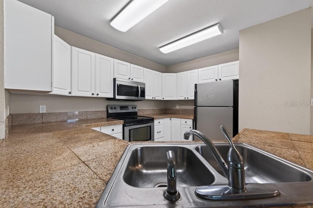 Single Family Residence at 518 WYNNWOOD DR, BRANDON, photo 23 of 64