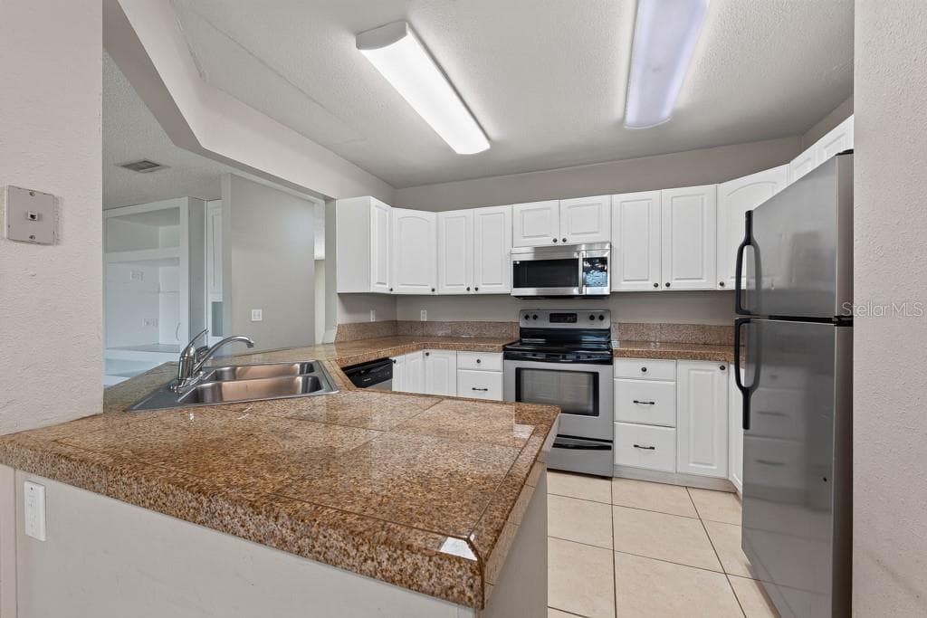Single Family Residence at 518 WYNNWOOD DR, BRANDON, photo 24 of 64