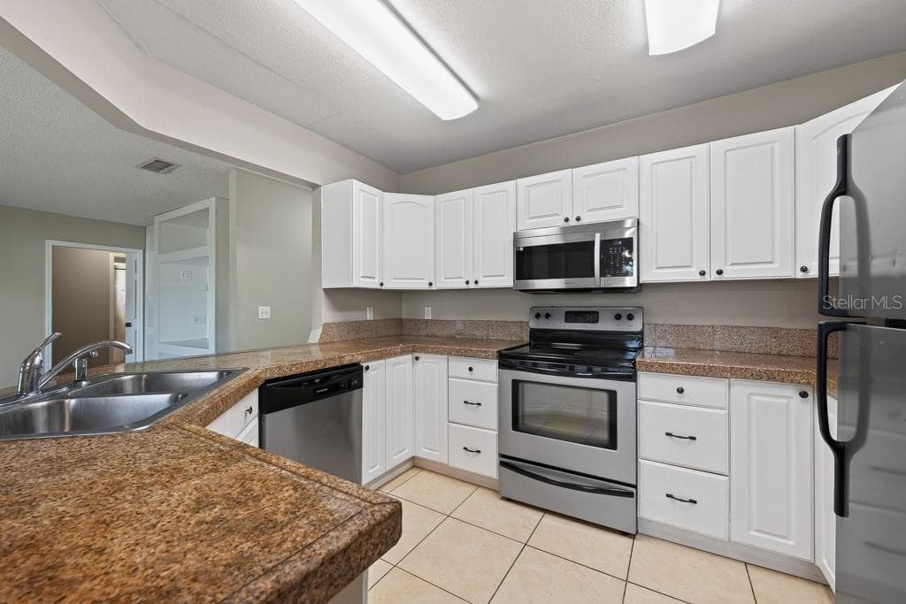 Single Family Residence at 518 WYNNWOOD DR, BRANDON, photo 25 of 64