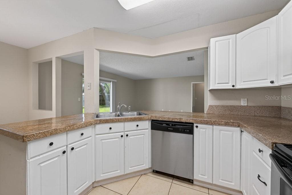 Single Family Residence at 518 WYNNWOOD DR, BRANDON, photo 27 of 64
