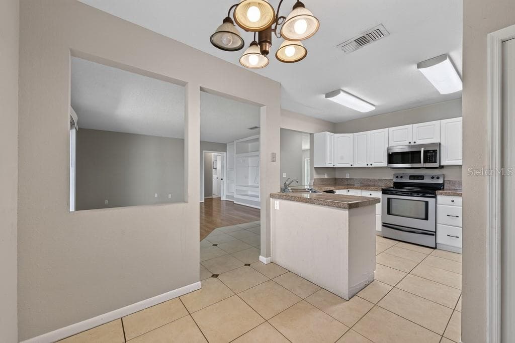 Single Family Residence at 518 WYNNWOOD DR, BRANDON, photo 31 of 64