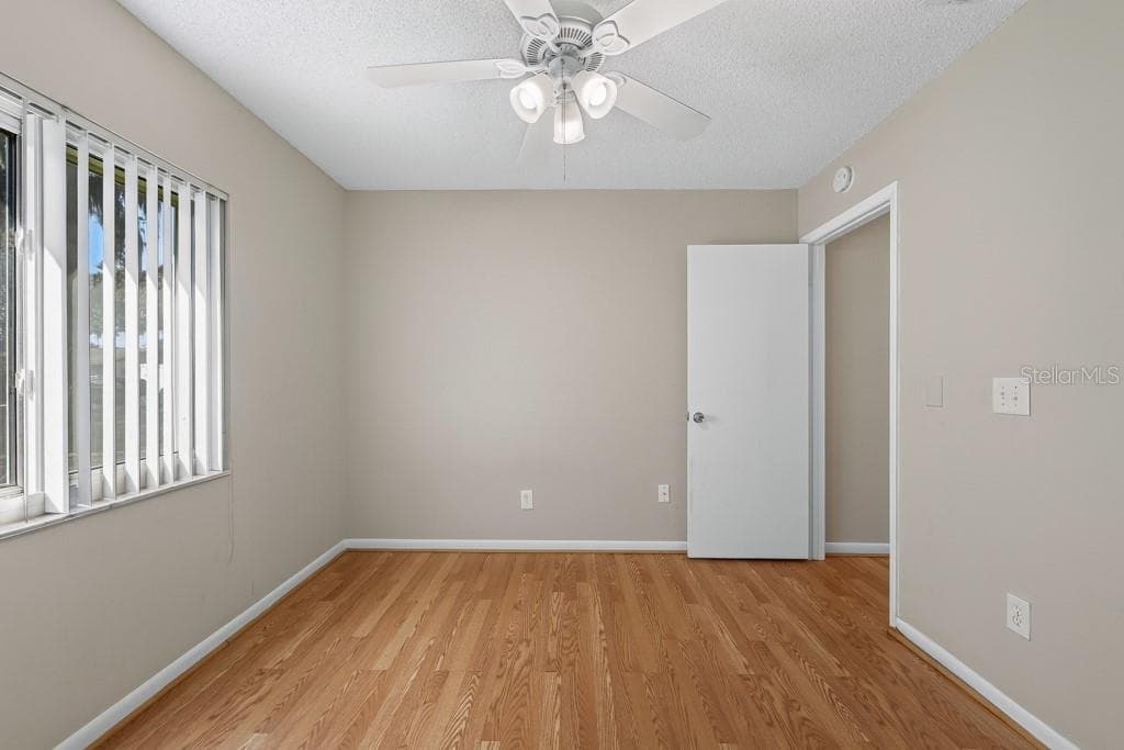 Single Family Residence at 518 WYNNWOOD DR, BRANDON, photo 40 of 64