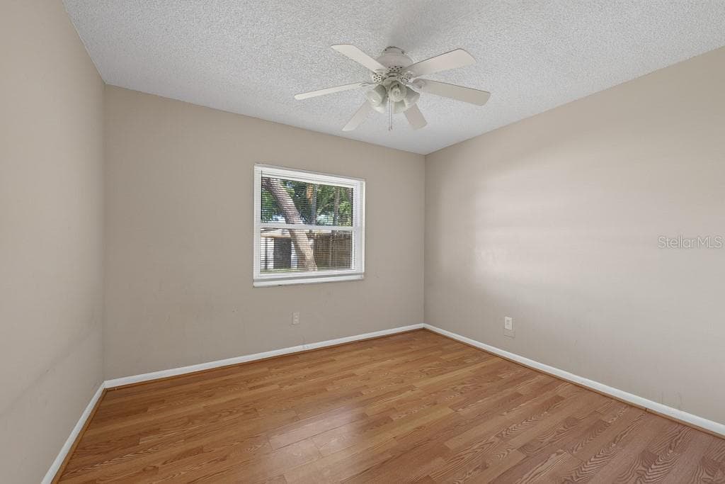 Single Family Residence at 518 WYNNWOOD DR, BRANDON, photo 41 of 64