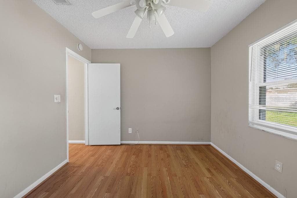 Single Family Residence at 518 WYNNWOOD DR, BRANDON, photo 43 of 64
