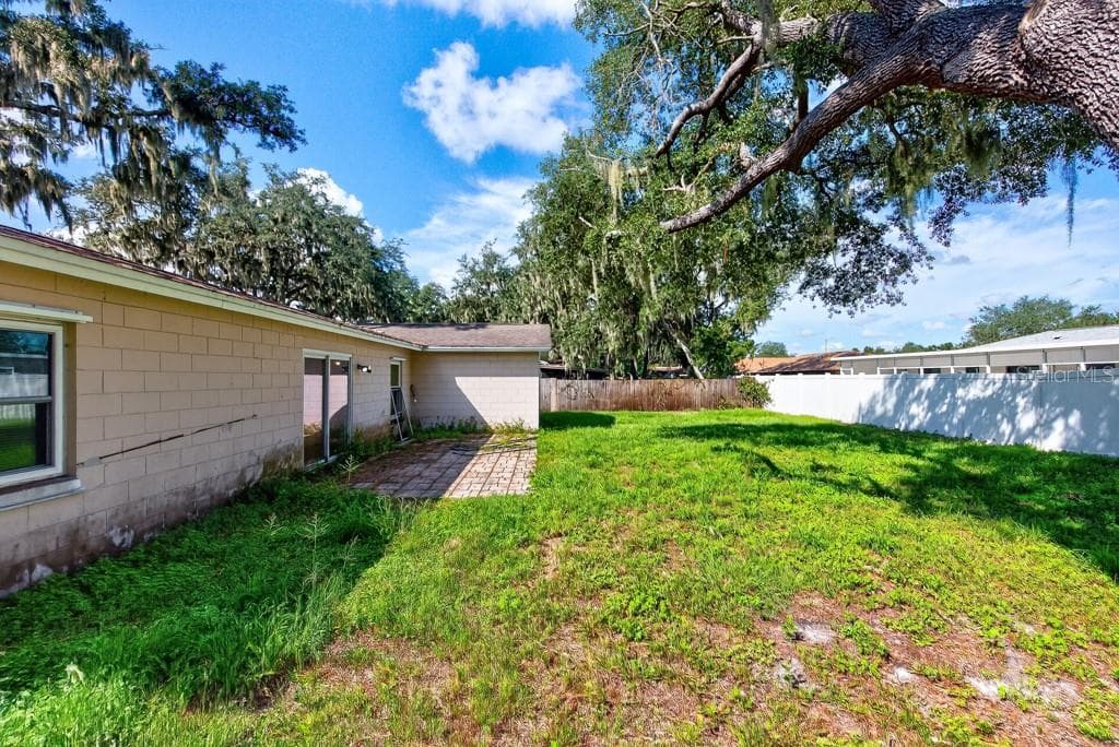 Single Family Residence at 518 WYNNWOOD DR, BRANDON, photo 48 of 64