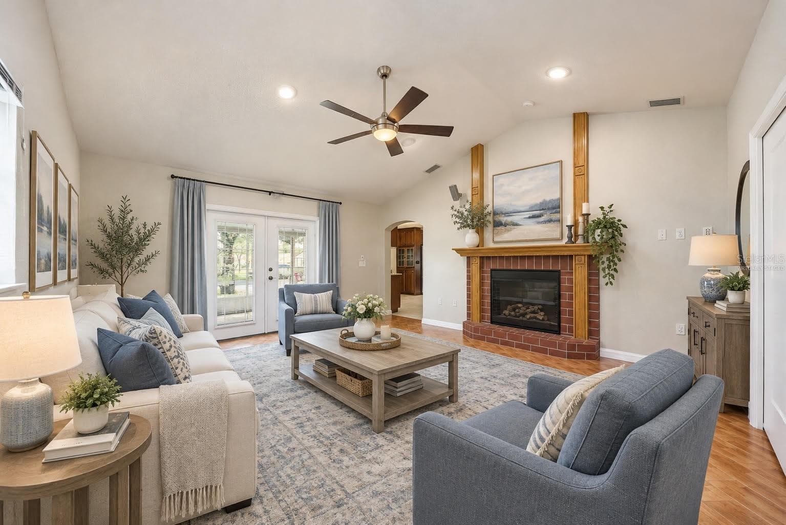Virtually staged - 9401 N ROME CIR, TAMPA