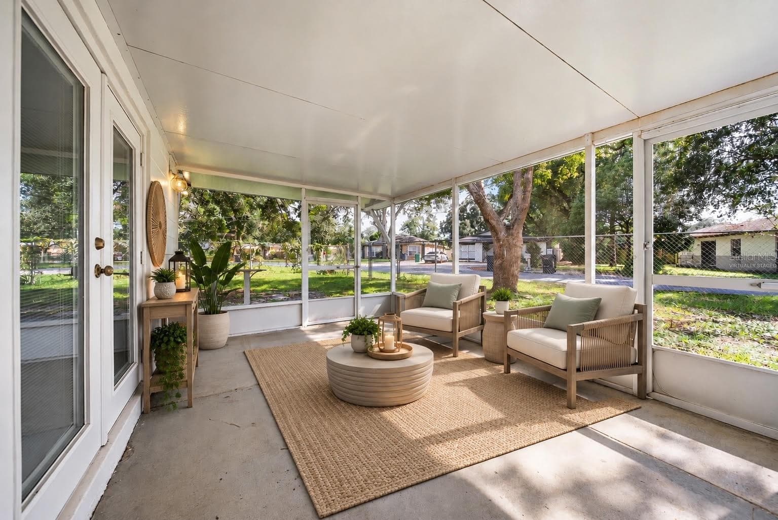Virtually staged - 9401 N ROME CIR, TAMPA
