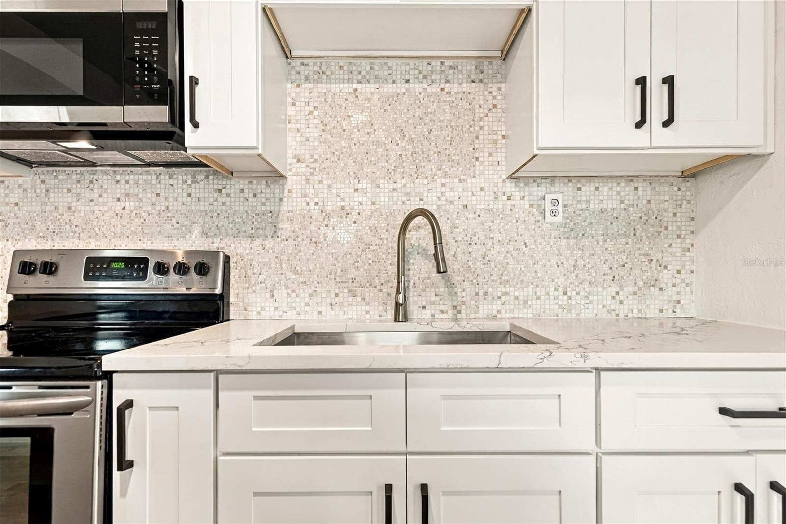 Sparkling countertops - 3940 55TH AVE N, ST PETERSBURG