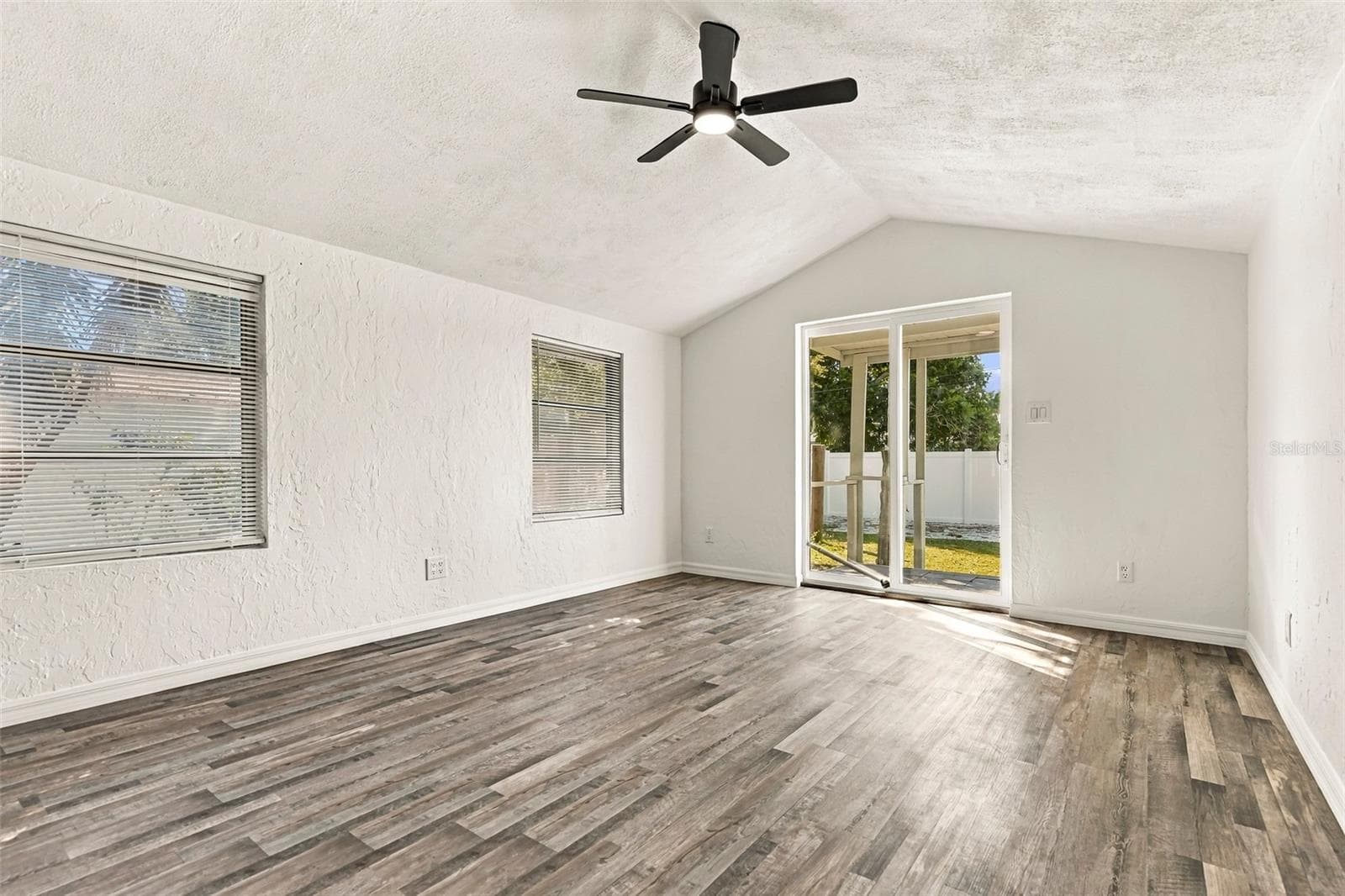 Single Family Residence at 3940 55TH AVE N, ST PETERSBURG, photo 18 of 40