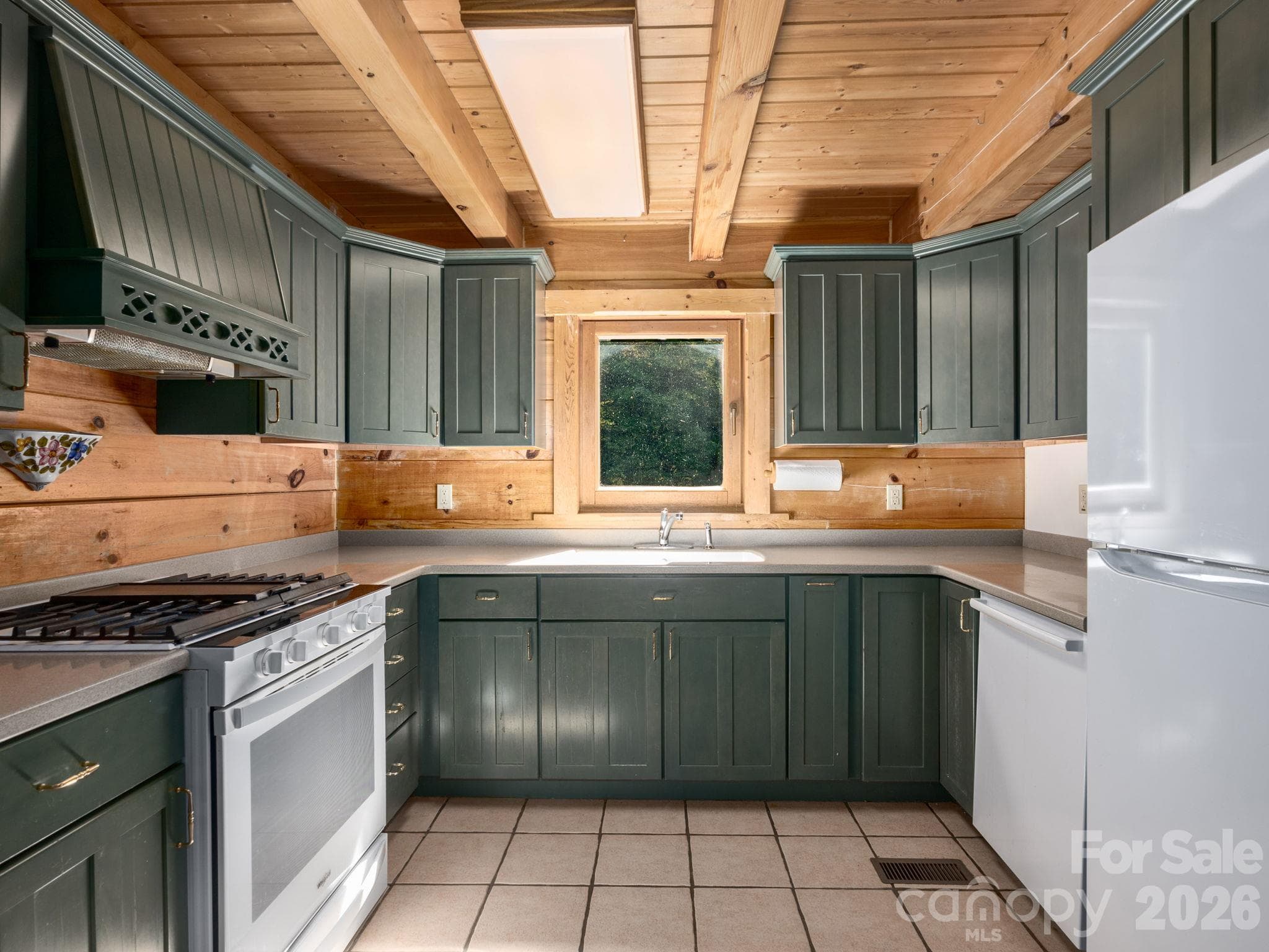 Single Family Residence at 8 Edelweiss Lane, Swannanoa, photo 9 of 23