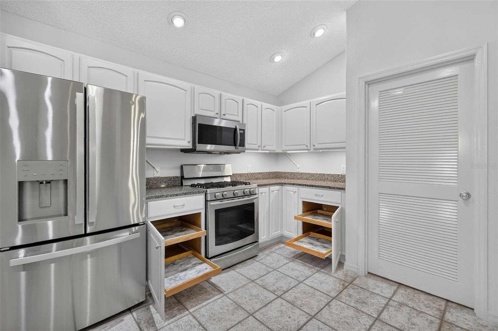 Kitchen with Roll-Out Shelving - 16840 SE 85TH SAPELO CT, THE VILLAGES