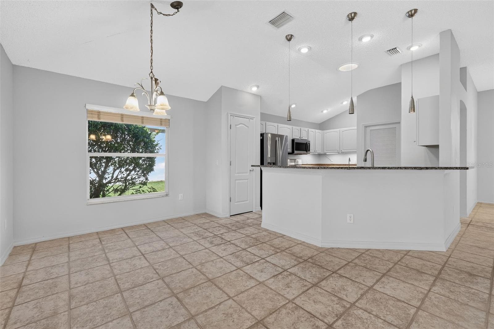 Kitchen and Dinette - 16840 SE 85TH SAPELO CT, THE VILLAGES