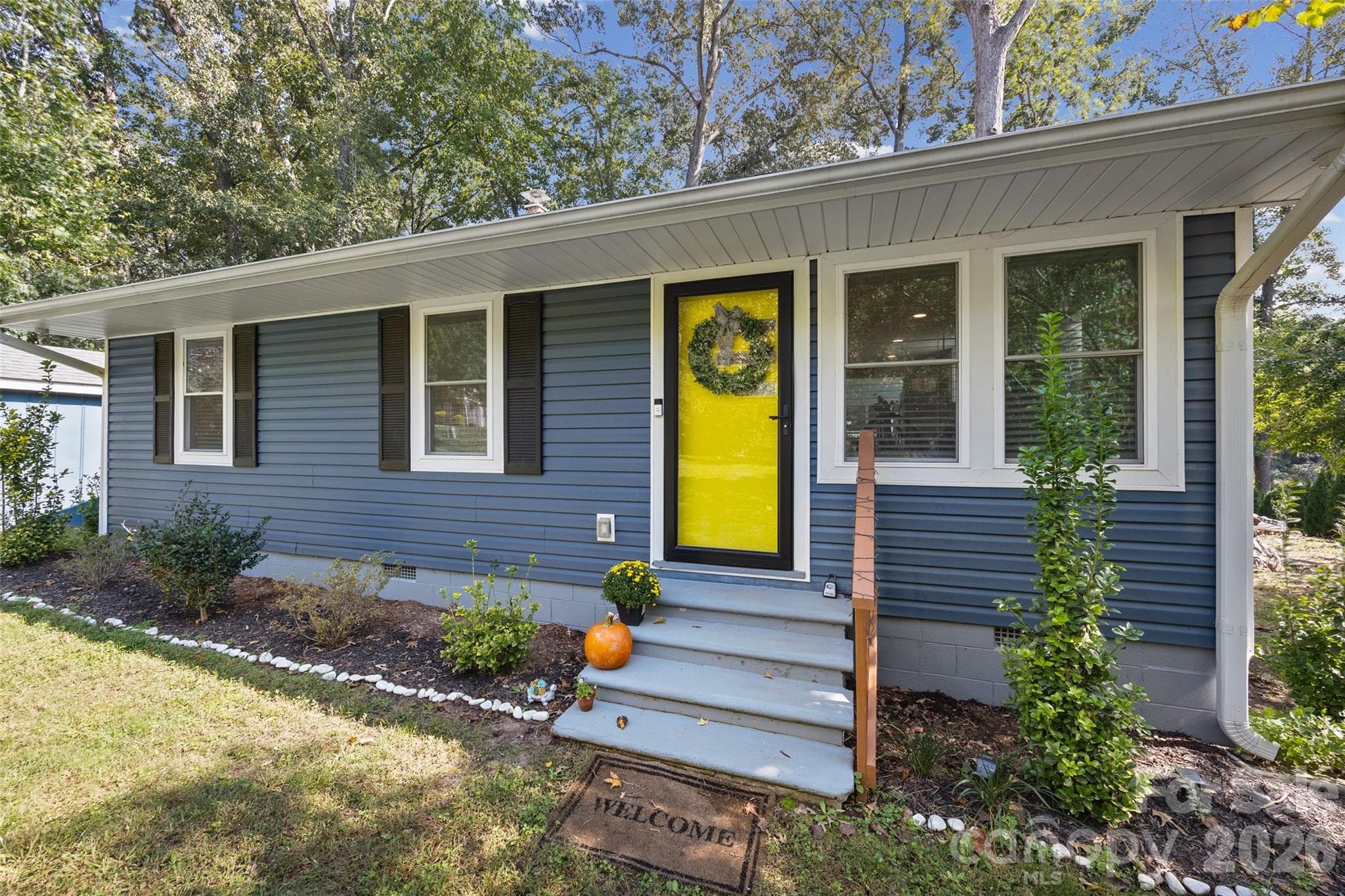 Single Family Residence at 1544 Springpoint Road, Rock Hill, photo 3 of 41