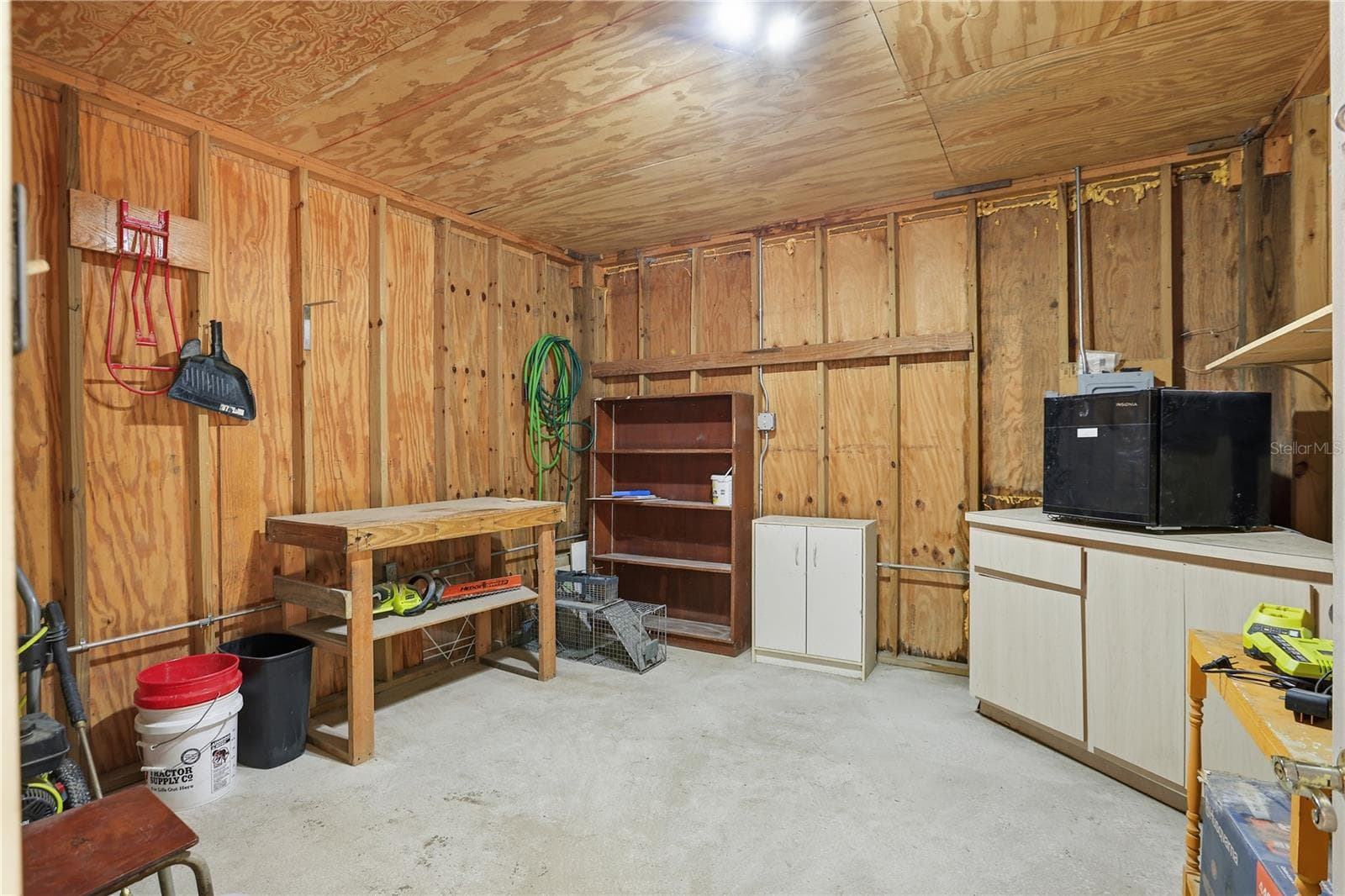 Single Family Residence at 13028 S OAKVIEW AVE, FLORAL CITY, photo 8 of 71
