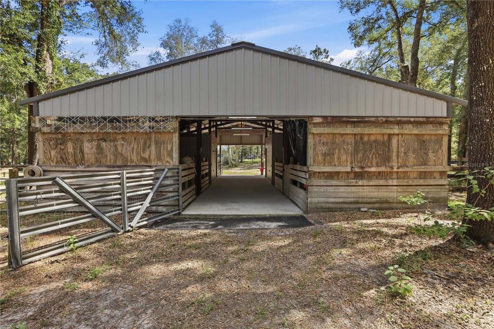 Single Family Residence at 13028 S OAKVIEW AVE, FLORAL CITY, photo 11 of 71
