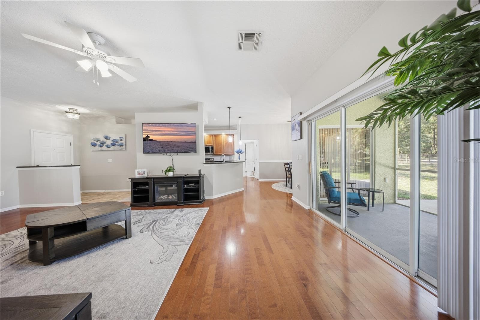 Single Family Residence at 13028 S OAKVIEW AVE, FLORAL CITY, photo 15 of 71
