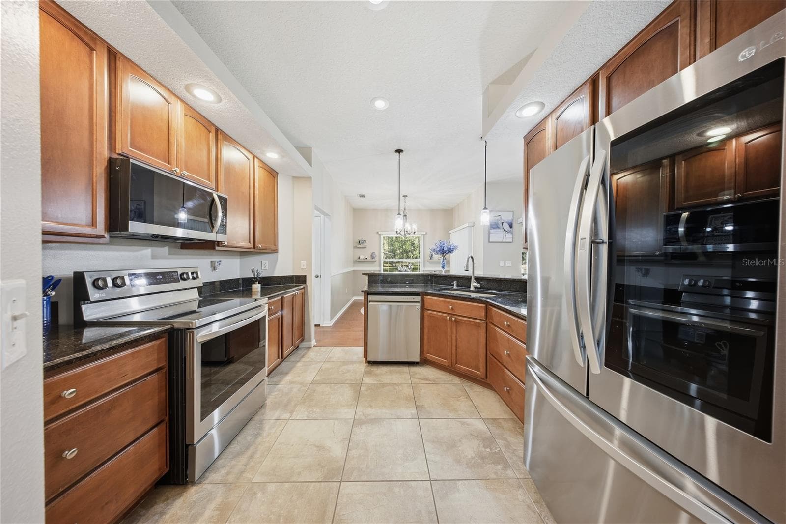 Single Family Residence at 13028 S OAKVIEW AVE, FLORAL CITY, photo 20 of 71