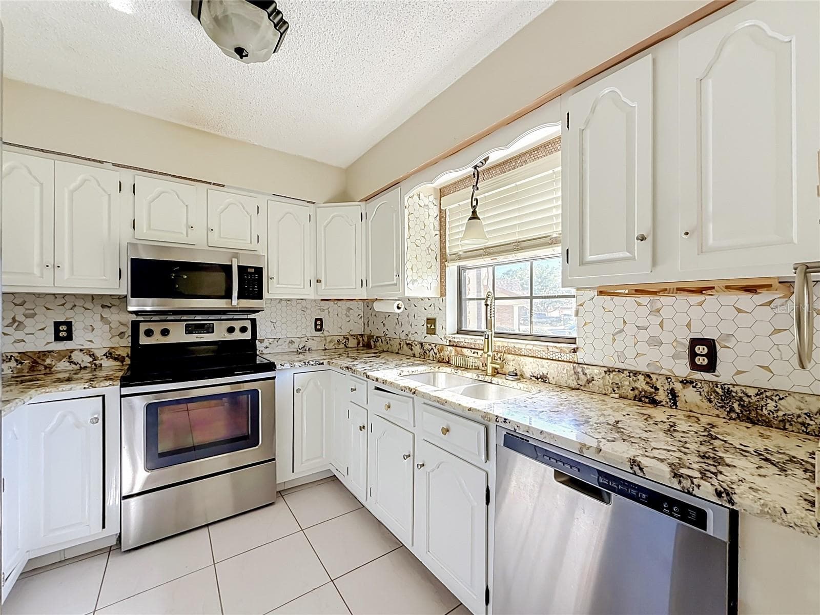 Condominium at 100 E OAK TERRACE DR #C1, LEESBURG, photo 12 of 30