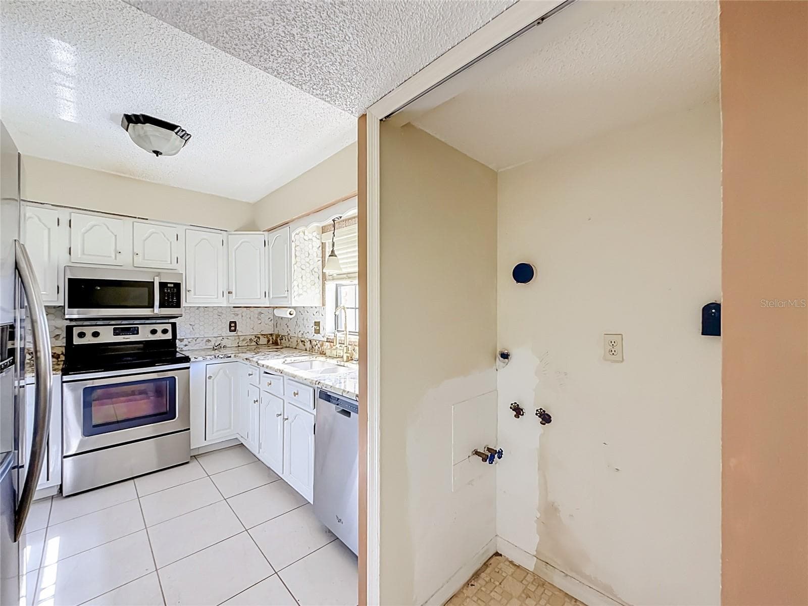 Condominium at 100 E OAK TERRACE DR #C1, LEESBURG, photo 13 of 30