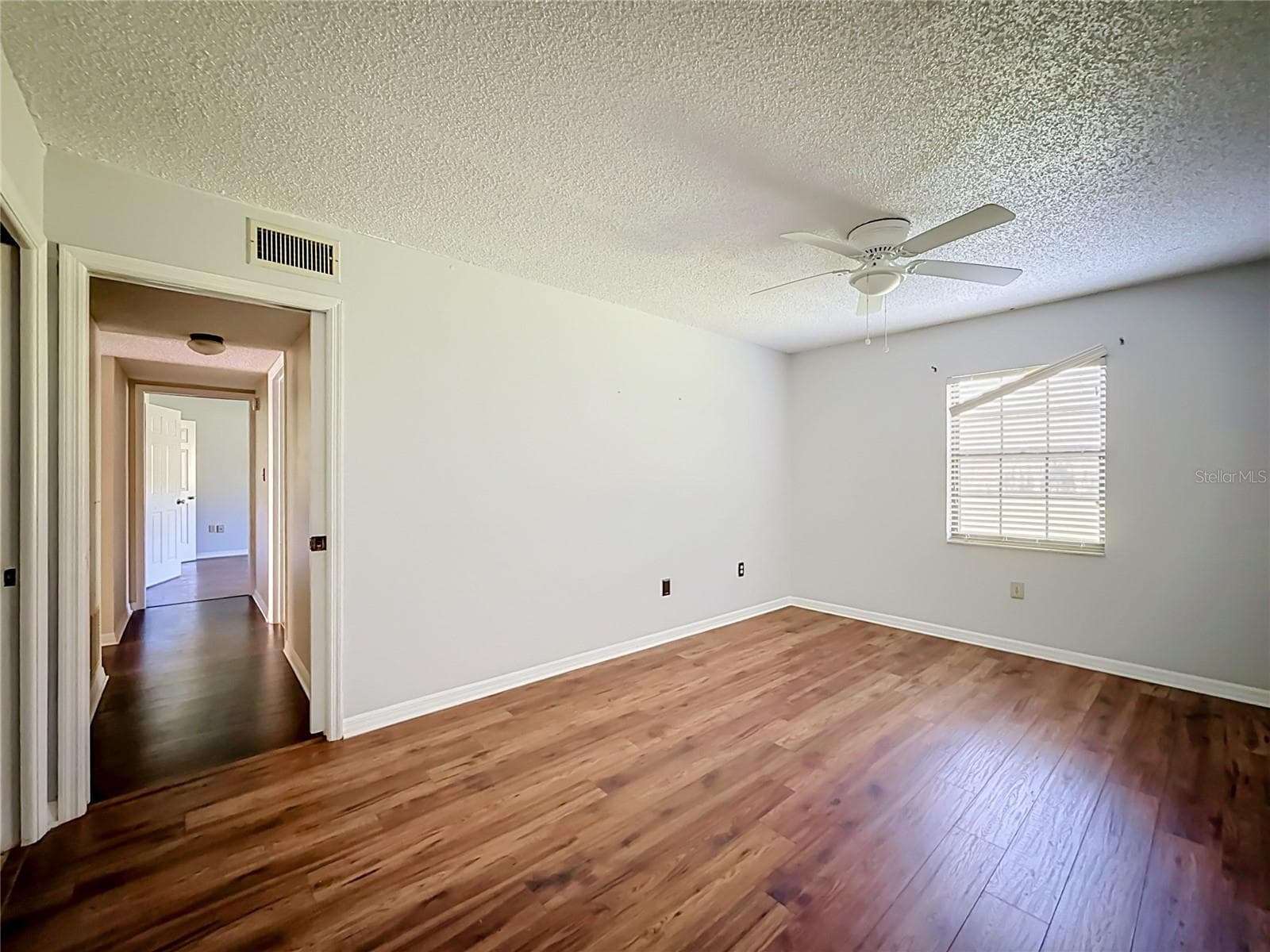 Condominium at 100 E OAK TERRACE DR #C1, LEESBURG, photo 15 of 30