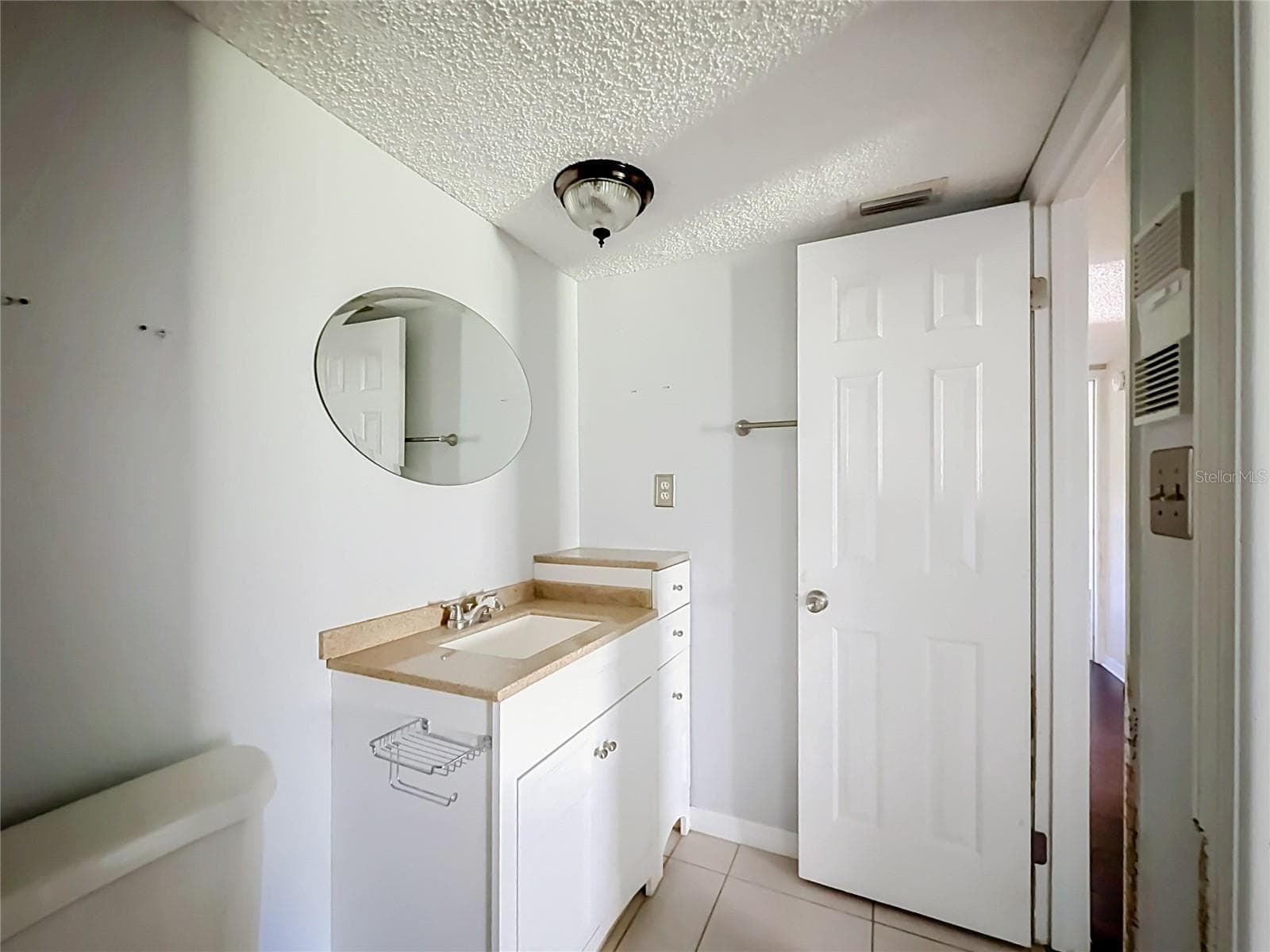 Condominium at 100 E OAK TERRACE DR #C1, LEESBURG, photo 17 of 30