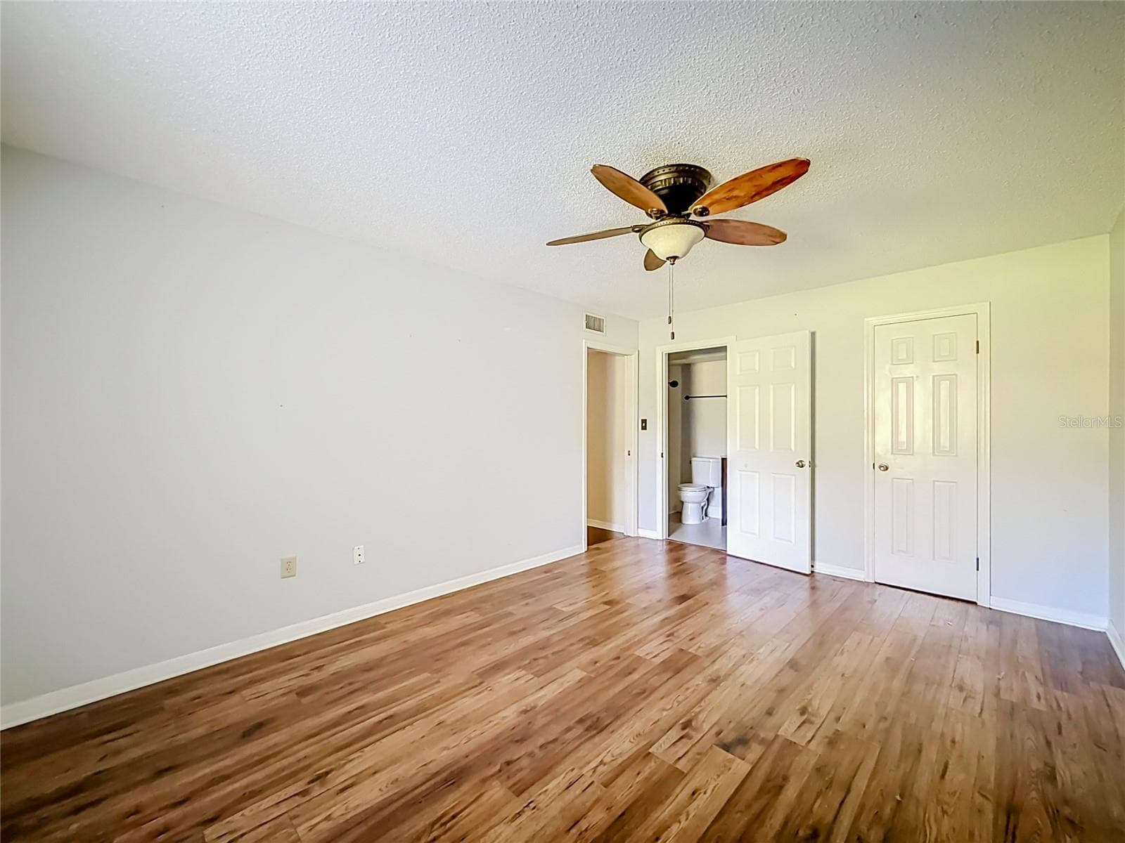 Condominium at 100 E OAK TERRACE DR #C1, LEESBURG, photo 22 of 30