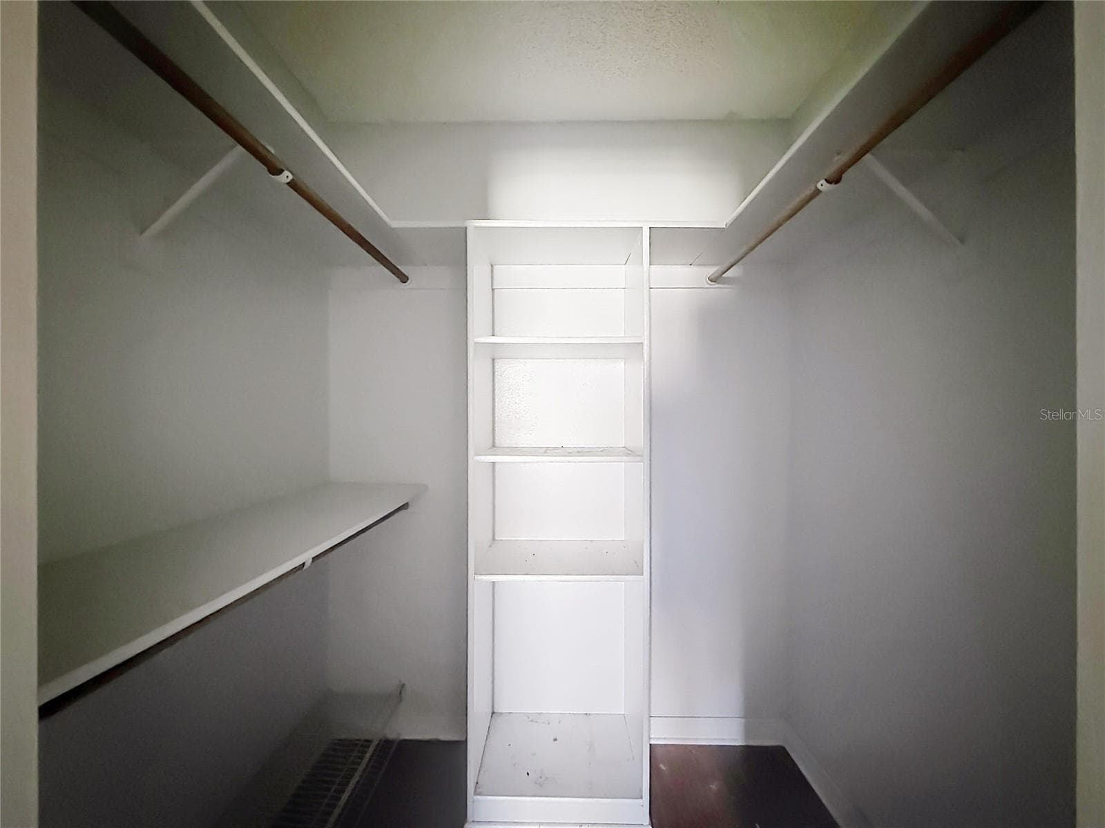 Condominium at 100 E OAK TERRACE DR #C1, LEESBURG, photo 24 of 30