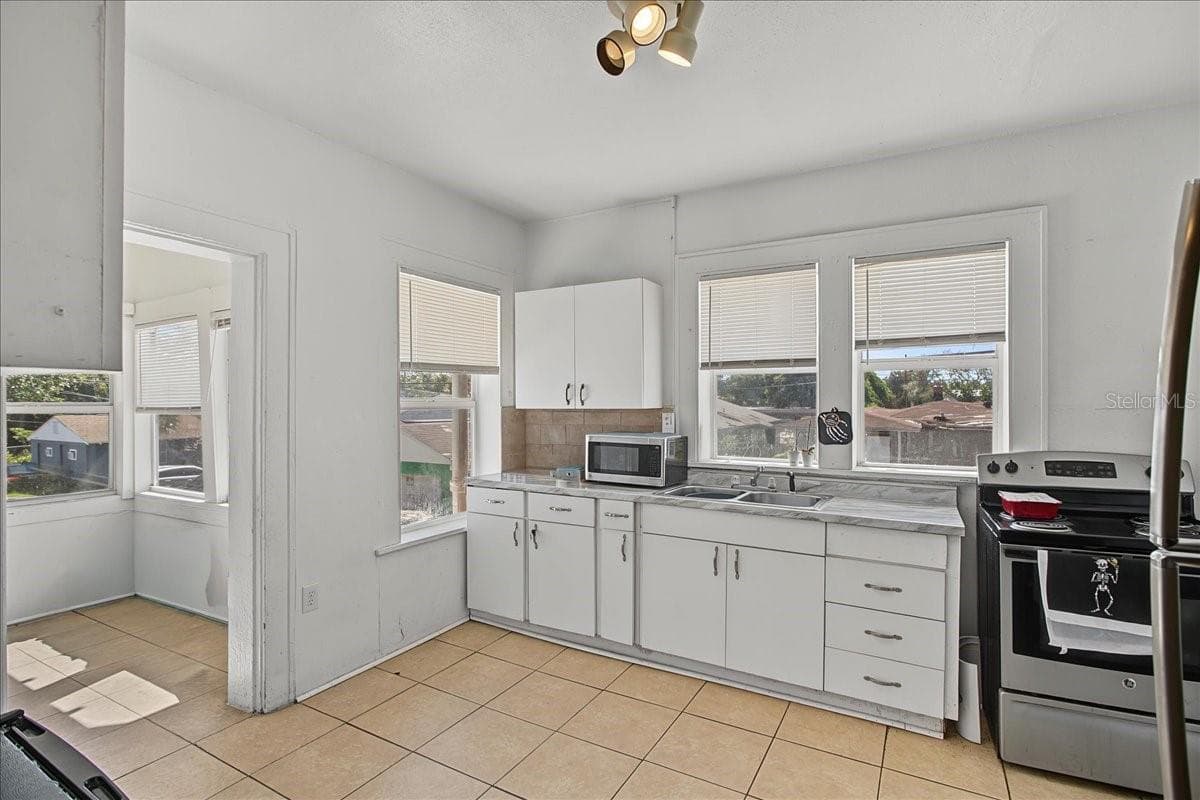 Half Duplex at 874 21ST AVE S, ST PETERSBURG, photo 62 of 100