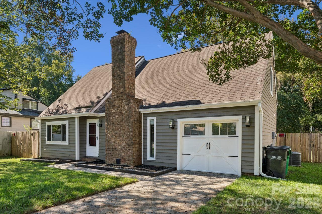 Front Exterior - 6719 Montezuma Trail, Charlotte