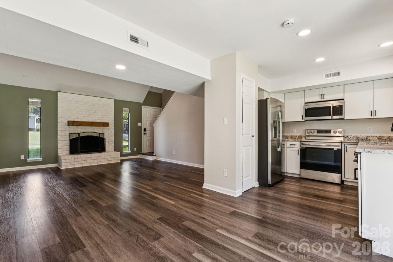 Open living dining and kitchen - 6719 Montezuma Trail, Charlotte