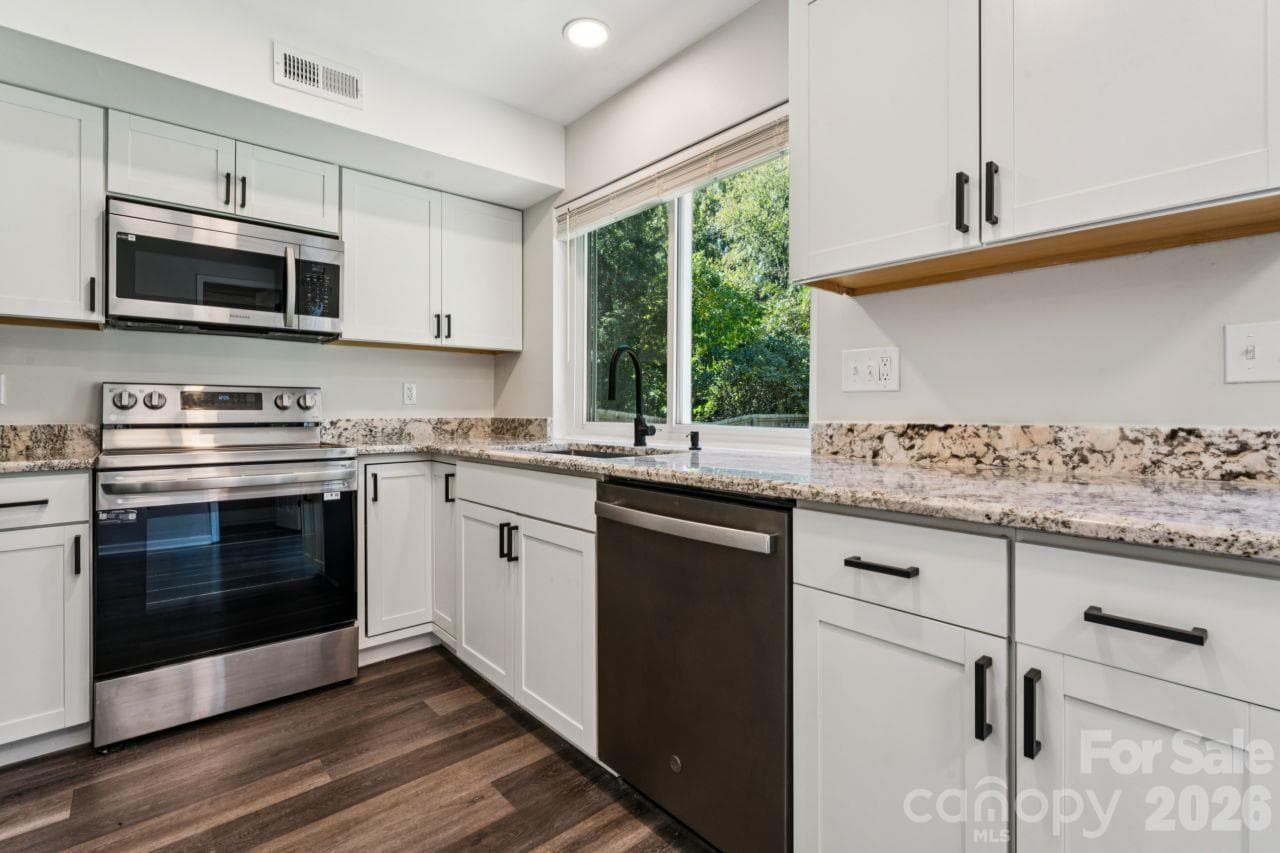 Kitchen - 6719 Montezuma Trail, Charlotte