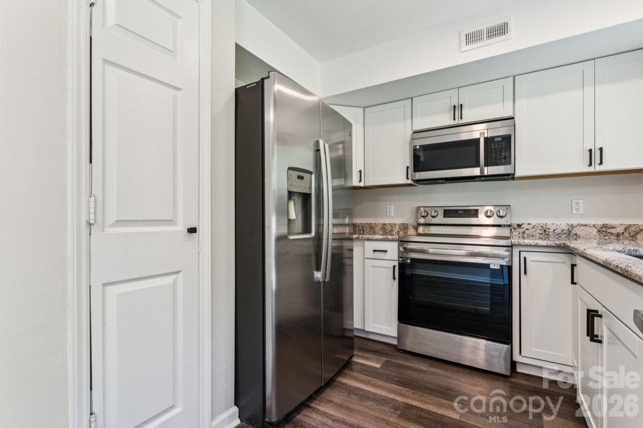 Kitchen - 6719 Montezuma Trail, Charlotte