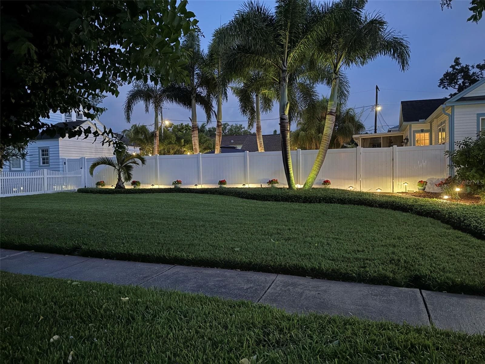 Single Family Residence at 2890 8TH AVE N, ST PETERSBURG, photo 7 of 101