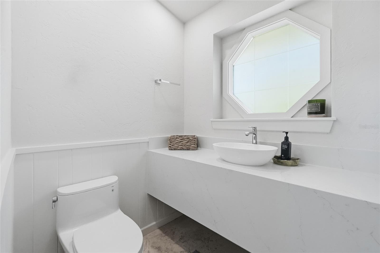 Half Powder Bath - 4307 CAMINO REAL, SARASOTA