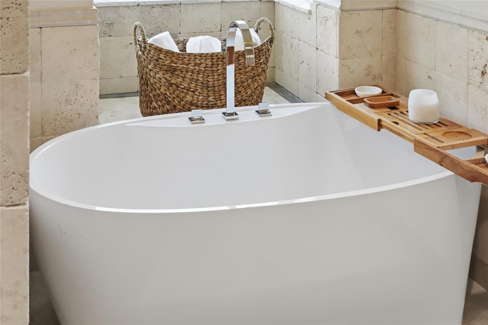 Primary Free standing Tub - 4307 CAMINO REAL, SARASOTA