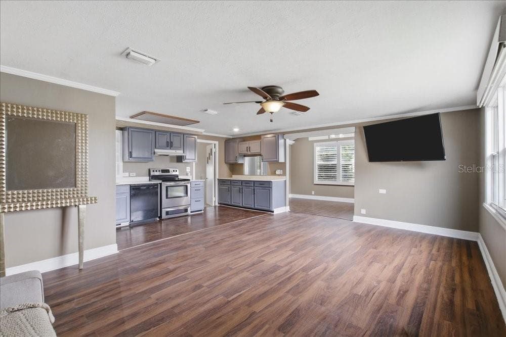 Living Space - 171 STANLEY BELL DR, MOUNT DORA