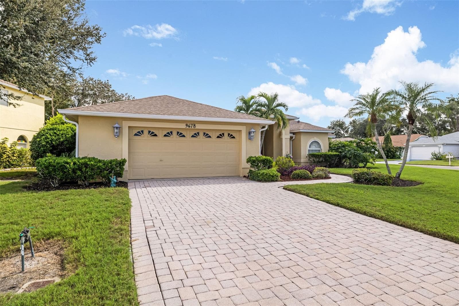 Single Family Residence at 9678 KNIGHTSBRIDGE CIR, SARASOTA, photo 4 of 57