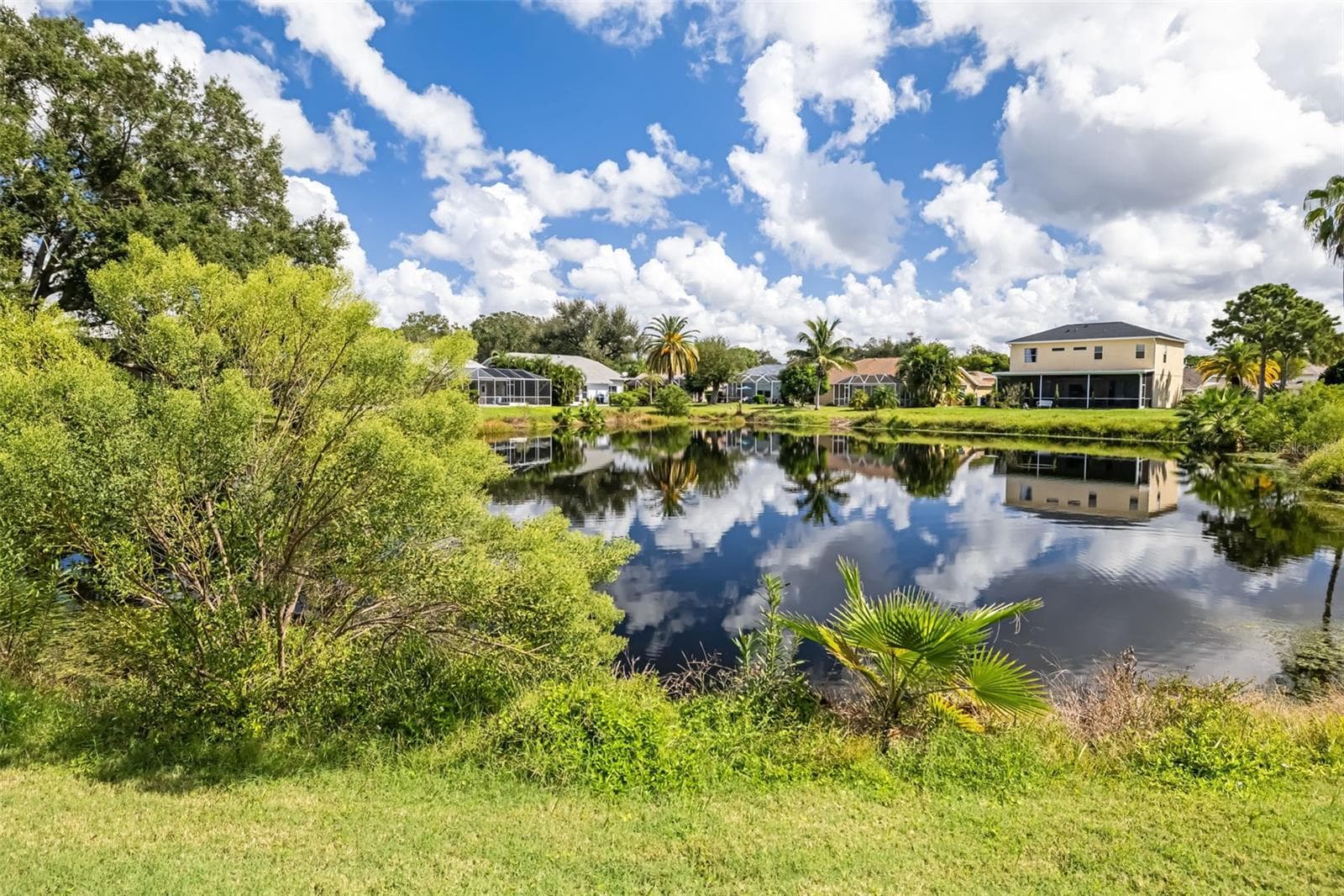 Single Family Residence at 9678 KNIGHTSBRIDGE CIR, SARASOTA, photo 38 of 57