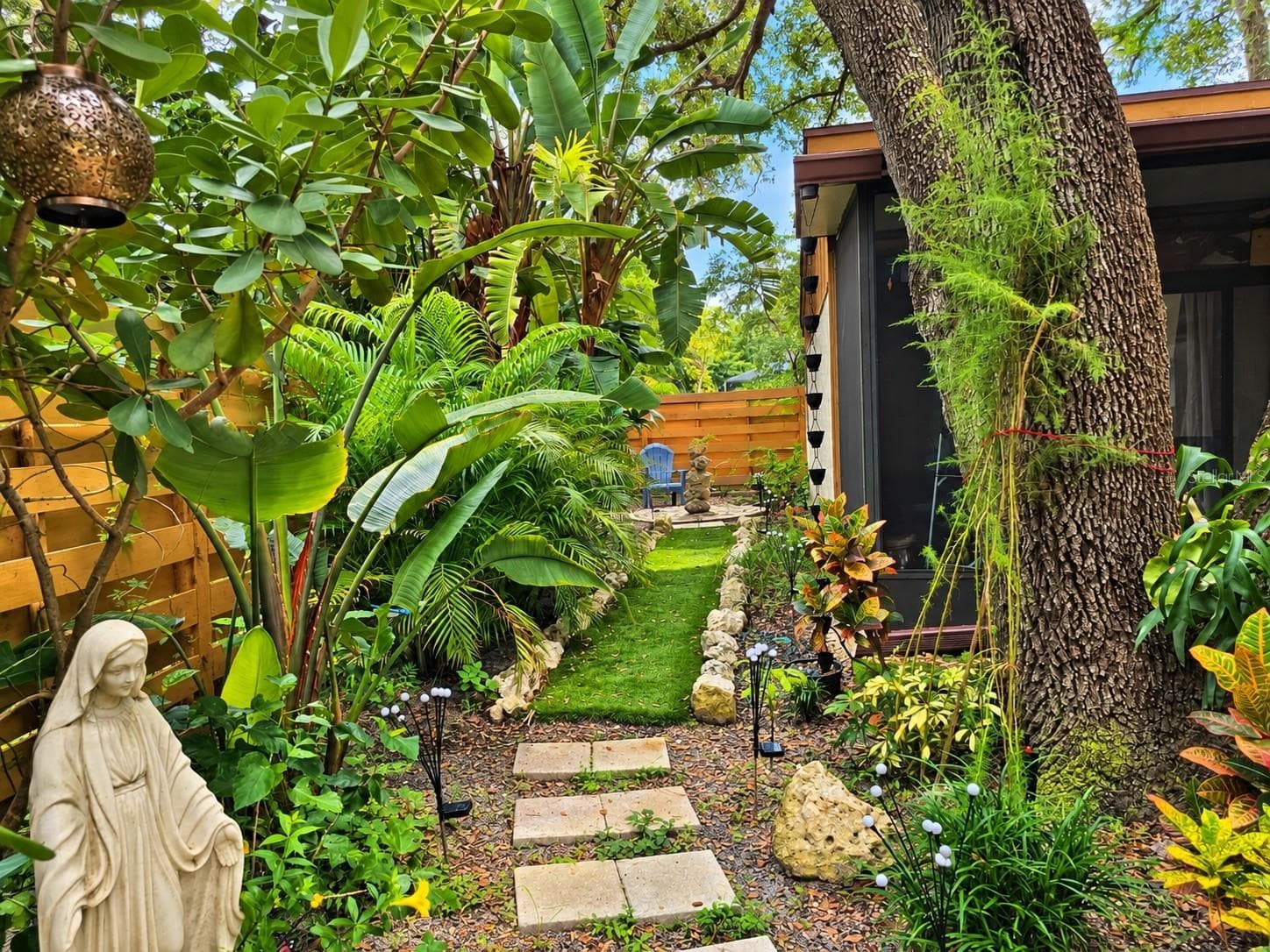 beautiful low maintenance landscaping - 2310 QUAIL CT, BRADENTON