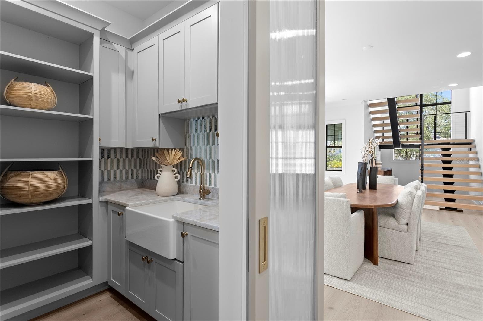 Pantry with farm sink - 5008 W DICKENS AVE, TAMPA