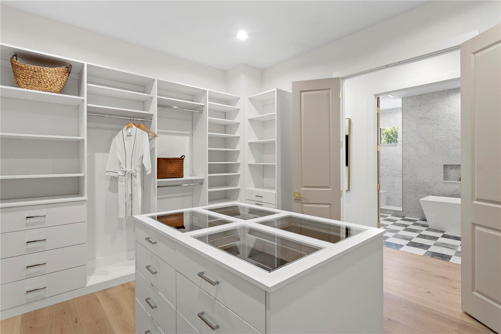 Primary walk in closet with center island - 5008 W DICKENS AVE, TAMPA