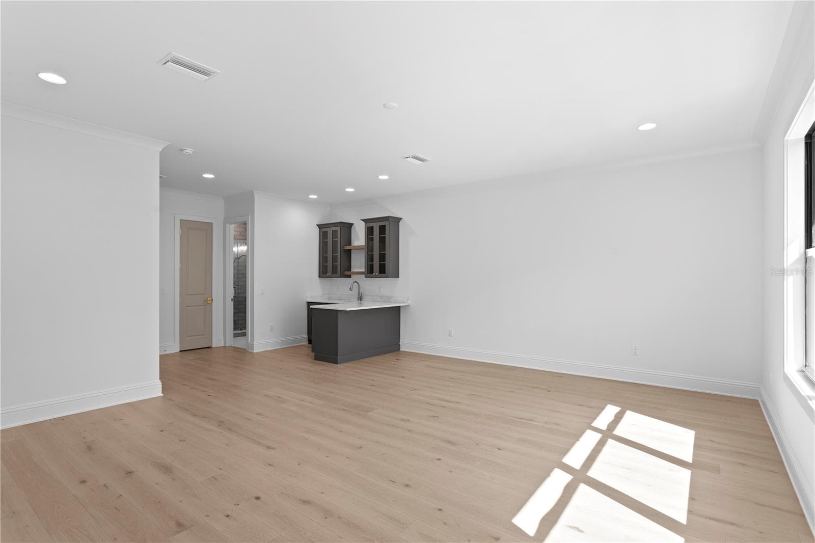 Bonus room with wet bar - 5008 W DICKENS AVE, TAMPA
