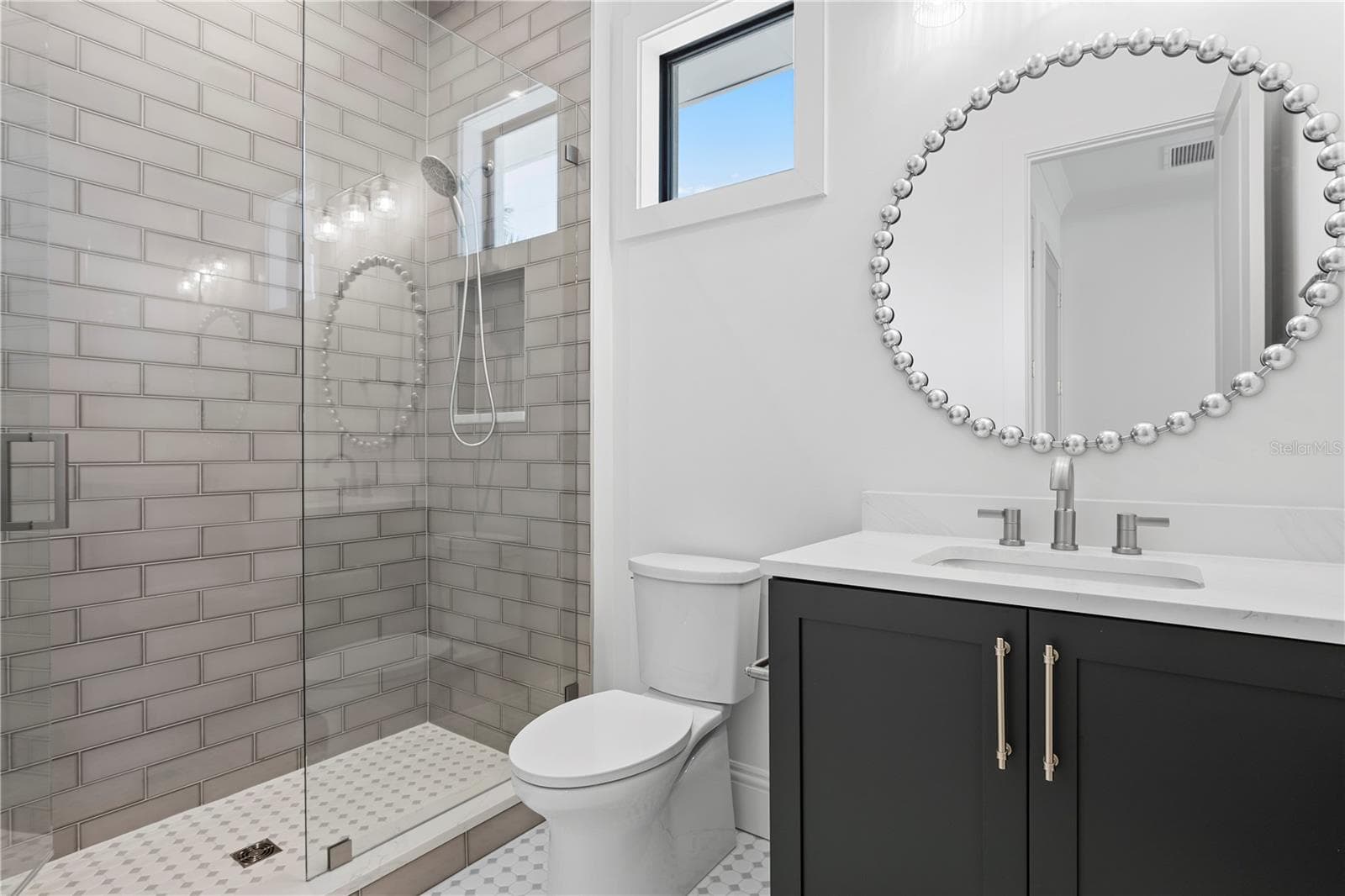 Bonus room full bath - 5008 W DICKENS AVE, TAMPA
